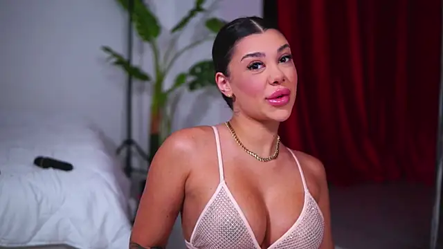 Snapshot of NatyDesiree chatting on October 30, 2025, 10:02 am NatyDesiree online show from October 30, 2025, 10:02 am