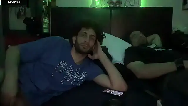 pantslesstraveler plt online show from November 17, 2025, 12:47 am