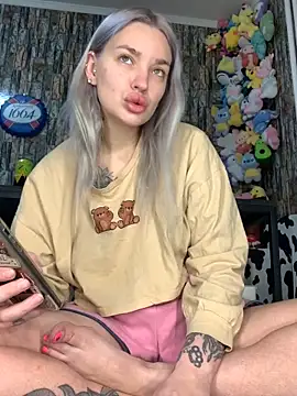 Snapshot of Sextazy chatting on October 25, 2025, 12:17 pm Sextazy online show from October 25, 2025, 12:17 pm