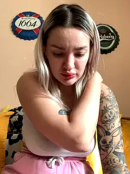 Snapshot of Sextazy chatting on October 5, 2025, 8:16 am Sextazy online show from October 5, 2025, 8:16 am