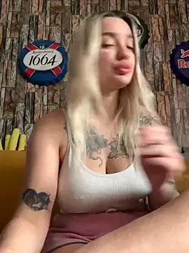 Snapshot of Sextazy chatting on October 13, 2025, 8:38 am Sextazy online show from October 13, 2025, 8:38 am