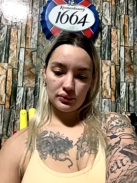 Snapshot of Sextazy chatting on October 17, 2025, 2:19 pm Sextazy online show from October 17, 2025, 2:19 pm