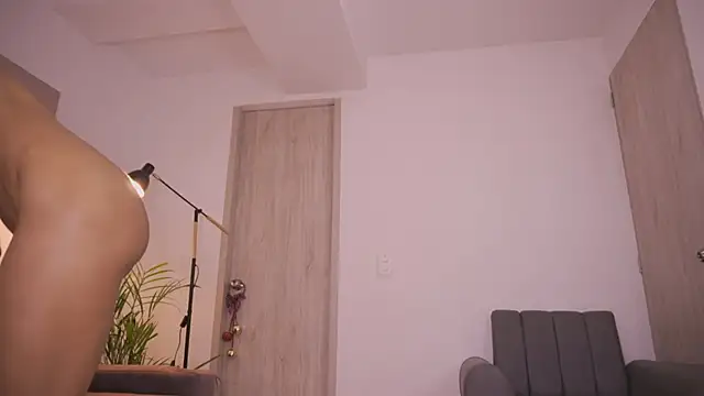 SofiaRios04 online show from April 14, 2026, 7:52 pm