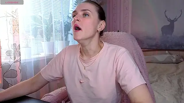 Bella  Swoon online show from June 1, 2026, 1:44 pm