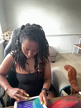 LeyaHoneybuns online show from May 27, 2026, 4:03 pm