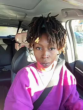 Snapshot of LeyaHoneybuns chatting on November 2, 2025, 12:54 pm LeyaHoneybuns online show from November 2, 2025, 12:54 pm