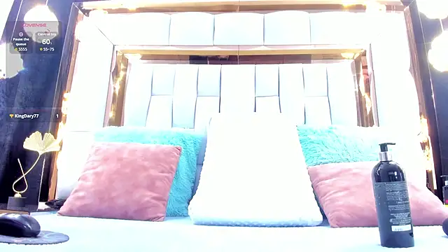 Snapshot of RileySweett chatting on October 23, 2025, 11:53 am RileySweett online show from October 23, 2025, 11:53 am