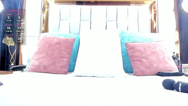 Snapshot of RileySweett chatting on October 13, 2025, 11:56 am RileySweett online show from October 13, 2025, 11:56 am