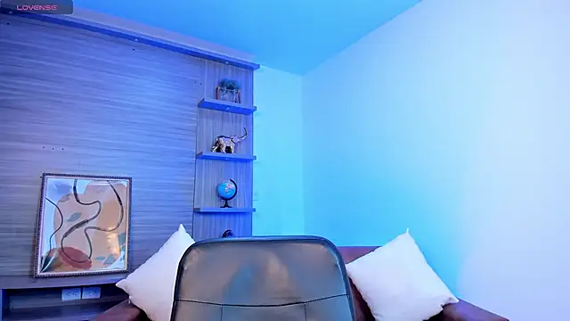 paulina sweett  online show from February 27, 2025, 12:45 pm