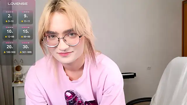 CuteYukiKun online show from November 4, 2025, 9:18 pm