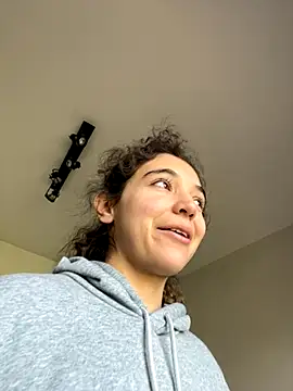 uniquerossie online show from November 10, 2025, 10:09 am