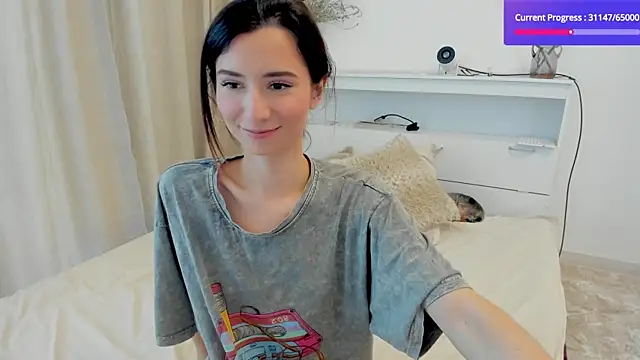 crystalnut online show from October 2, 2025, 2:37 am