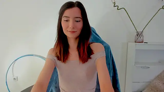 crystalnut online show from September 20, 2025, 3:33 am