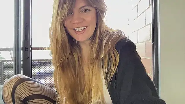 Val   online show from September 30, 2025, 1:28 pm