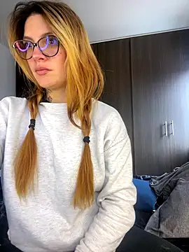 Val   online show from September 20, 2025, 7:52 pm