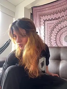 Val   online show from October 12, 2025, 5:58 pm