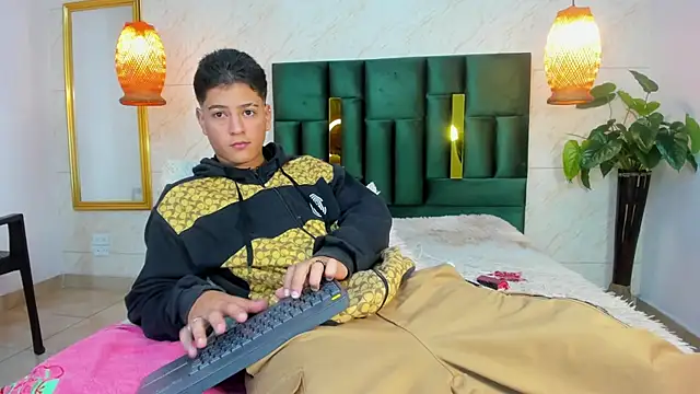 Levy Steve online show from October 25, 2025, 3:28 am