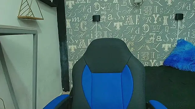 Snapshot of Lindsey8 chatting on September 21, 2025, 1:38 pm Lindsey8 online show from September 21, 2025, 1:38 pm