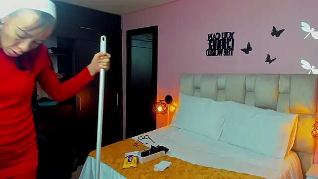 daniela xue online show from February 22, 2025, 2:39 am