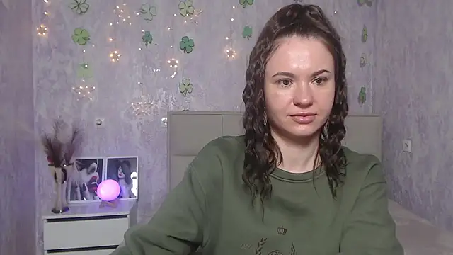 KaraCriegs online show from March 19, 2025, 9:48 pm