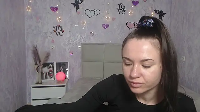 KaraCriegs online show from March 9, 2025, 3:22 am