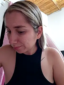 Snapshot of Iris_love18 chatting on February 14, 2026, 2:34 am Iris love18 online show from February 14, 2026, 2:34 am