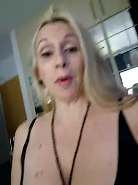 Ina HotX online show from December 26, 2024, 6:22 pm