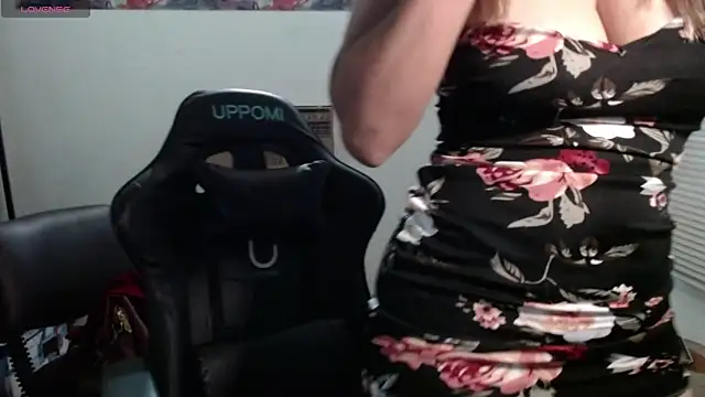 Snapshot of horny_paty chatting on October 2, 2025, 11:35 am horny paty online show from October 2, 2025, 11:35 am