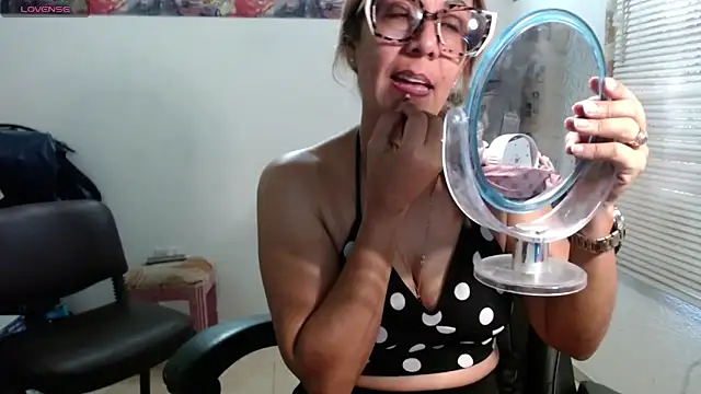 Snapshot of horny_paty chatting on October 22, 2025, 12:04 pm horny paty online show from October 22, 2025, 12:04 pm