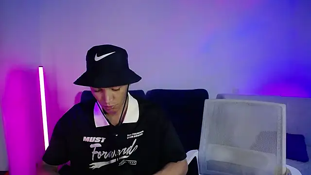 Snapshot of RAV3NHUDSON chatting on November 12, 2025, 7:12 am RAV3NHUDSON online show from November 12, 2025, 7:12 am