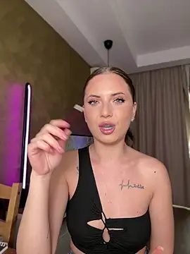 AvaGianna online show from October 14, 2025, 7:42 am