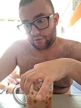 Javier bear online show from October 3, 2025, 8:16 am