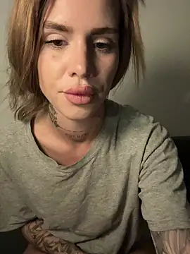 EmiliaCatalina online show from March 8, 2026, 1:44 am