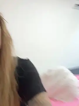 Snapshot of EmiliaCatalina chatting on October 12, 2025, 9:16 pm EmiliaCatalina online show from October 12, 2025, 9:16 pm