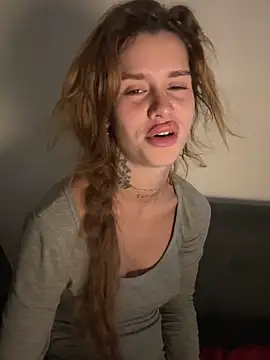 EmiliaCatalina online show from March 5, 2026, 11:10 pm