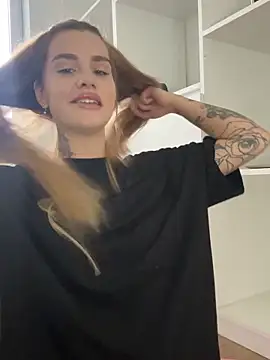 Snapshot of EmiliaCatalina chatting on October 25, 2025, 8:53 pm EmiliaCatalina online show from October 25, 2025, 8:53 pm