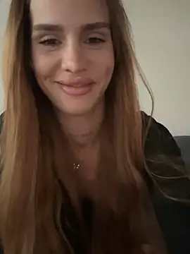 Snapshot of EmiliaCatalina chatting on June 25, 2026, 7:19 pm EmiliaCatalina online show from June 25, 2026, 7:19 pm
