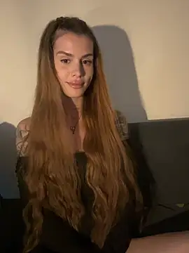 Snapshot of EmiliaCatalina chatting on July 16, 2026, 11:24 pm EmiliaCatalina online show from July 16, 2026, 11:24 pm