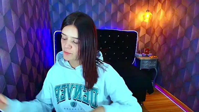 LiaHarryis online show from February 17, 2026, 6:49 pm