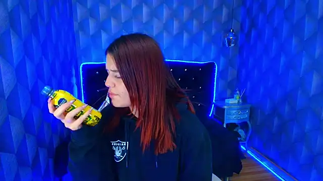 LiaHarryis online show from November 30, 2025, 7:53 am