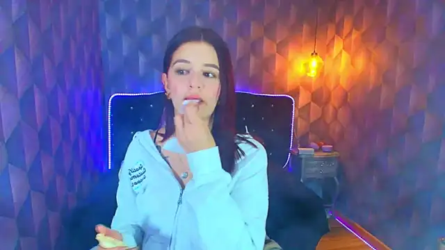 LiaHarryis online show from February 12, 2026, 8:08 pm