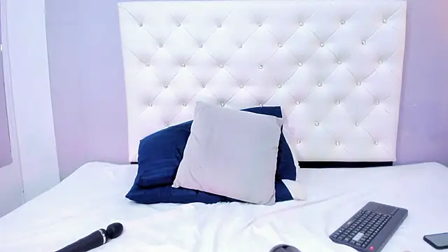 Snapshot of NICOLSKINNY1 chatting on October 24, 2025, 9:25 pm NICOLSKINNY1 online show from October 24, 2025, 9:25 pm