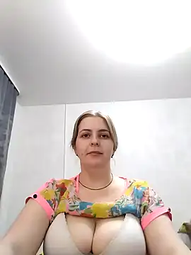 Lady nice cat online show from March 3, 2025, 12:06 pm