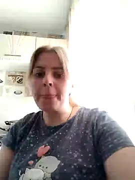 Lady nice cat online show from February 22, 2025, 7:56 am