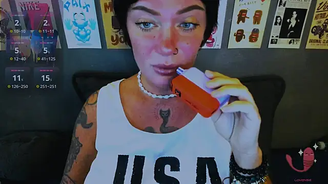 Snapshot of EllieOz chatting on May 27, 2026, 4:25 pm EllieOz online show from May 27, 2026, 4:25 pm