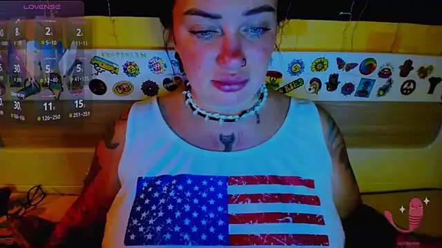 Snapshot of EllieOz chatting on September 19, 2025, 9:08 pm EllieOz online show from September 19, 2025, 9:08 pm