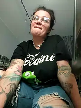 Snapshot of EllieOz chatting on October 1, 2025, 5:17 pm EllieOz online show from October 1, 2025, 5:17 pm