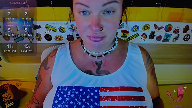 Snapshot of EllieOz chatting on September 20, 2025, 12:43 pm EllieOz online show from September 20, 2025, 12:43 pm