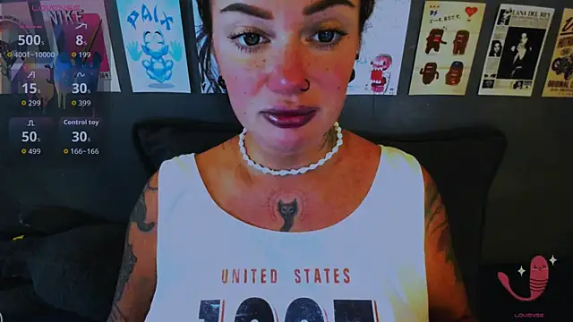 Snapshot of EllieOz chatting on April 18, 2026, 2:41 pm EllieOz online show from April 18, 2026, 2:41 pm