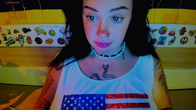 EllieOz online show from November 4, 2025, 3:05 pm